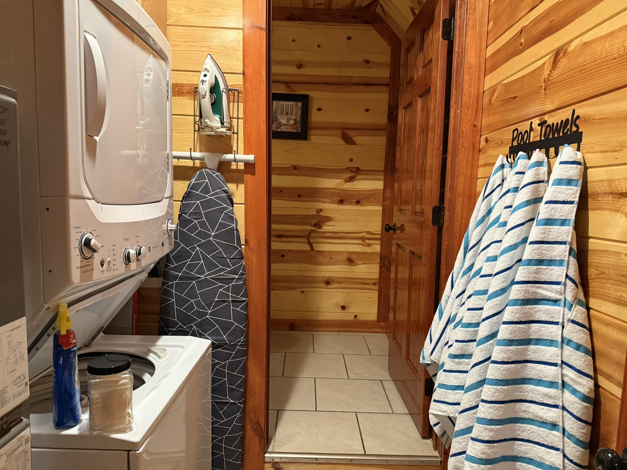Laundry may not be on your vacation agenda, but with a full washer and dryer and all the essentials provided, it’s quick, easy, and stress-free.