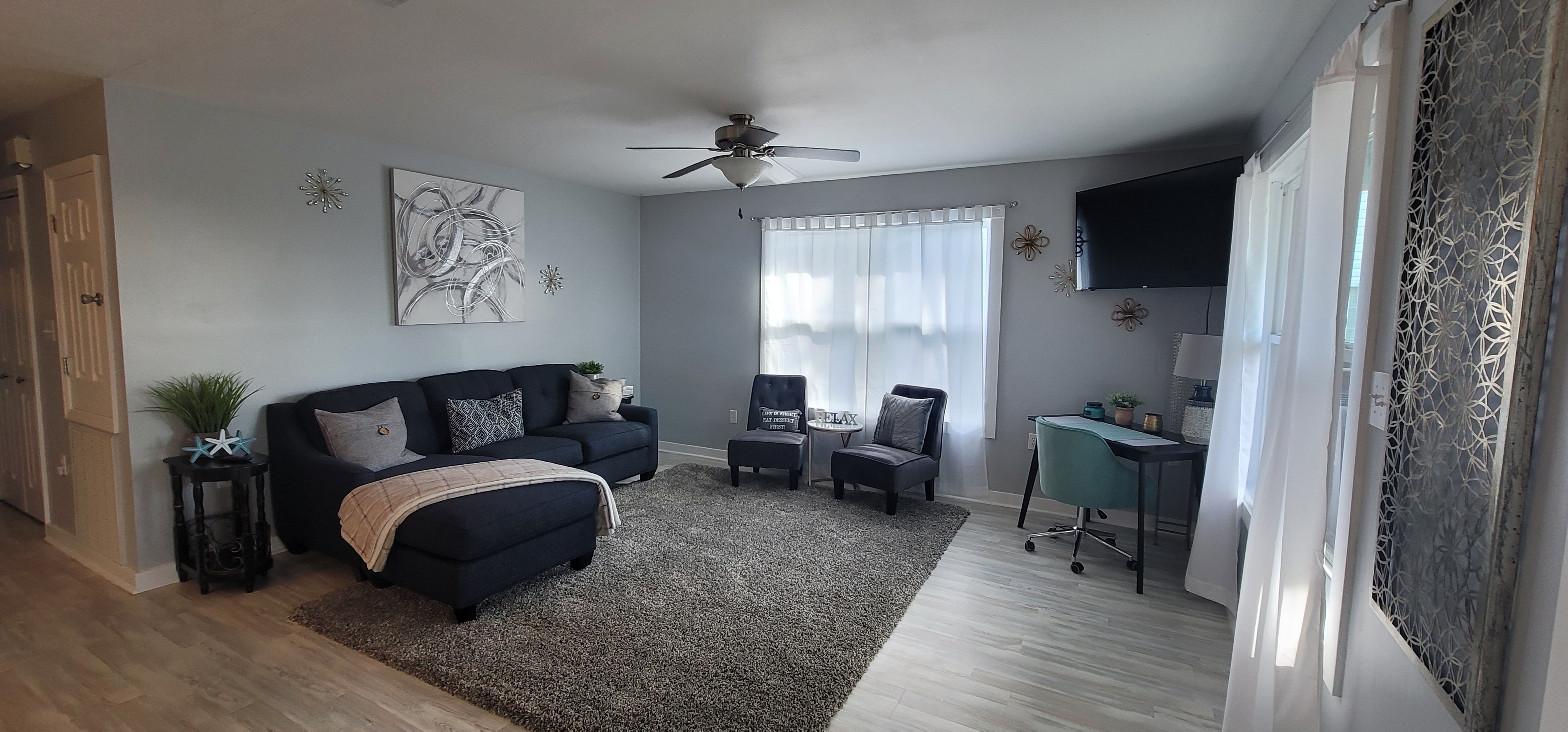 Livingroom-laptop work space