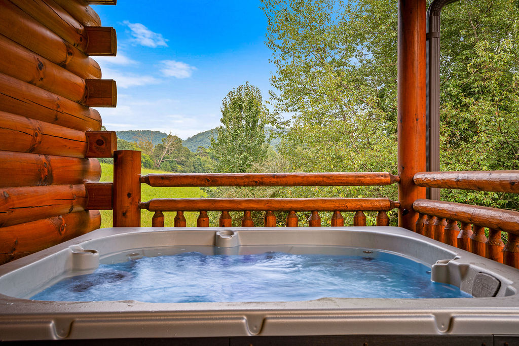 Hot tub with a view- The perfect place to unwind after a day hiking, shopping or a day in the National Park.
