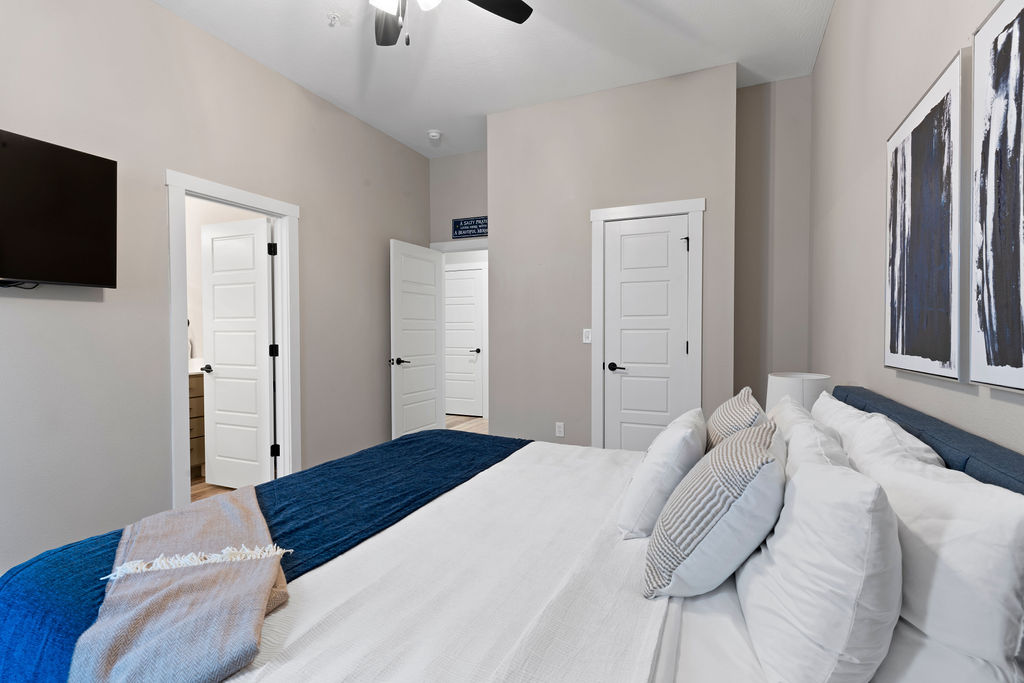 Lower level King bed #2 w/ ensuite bath