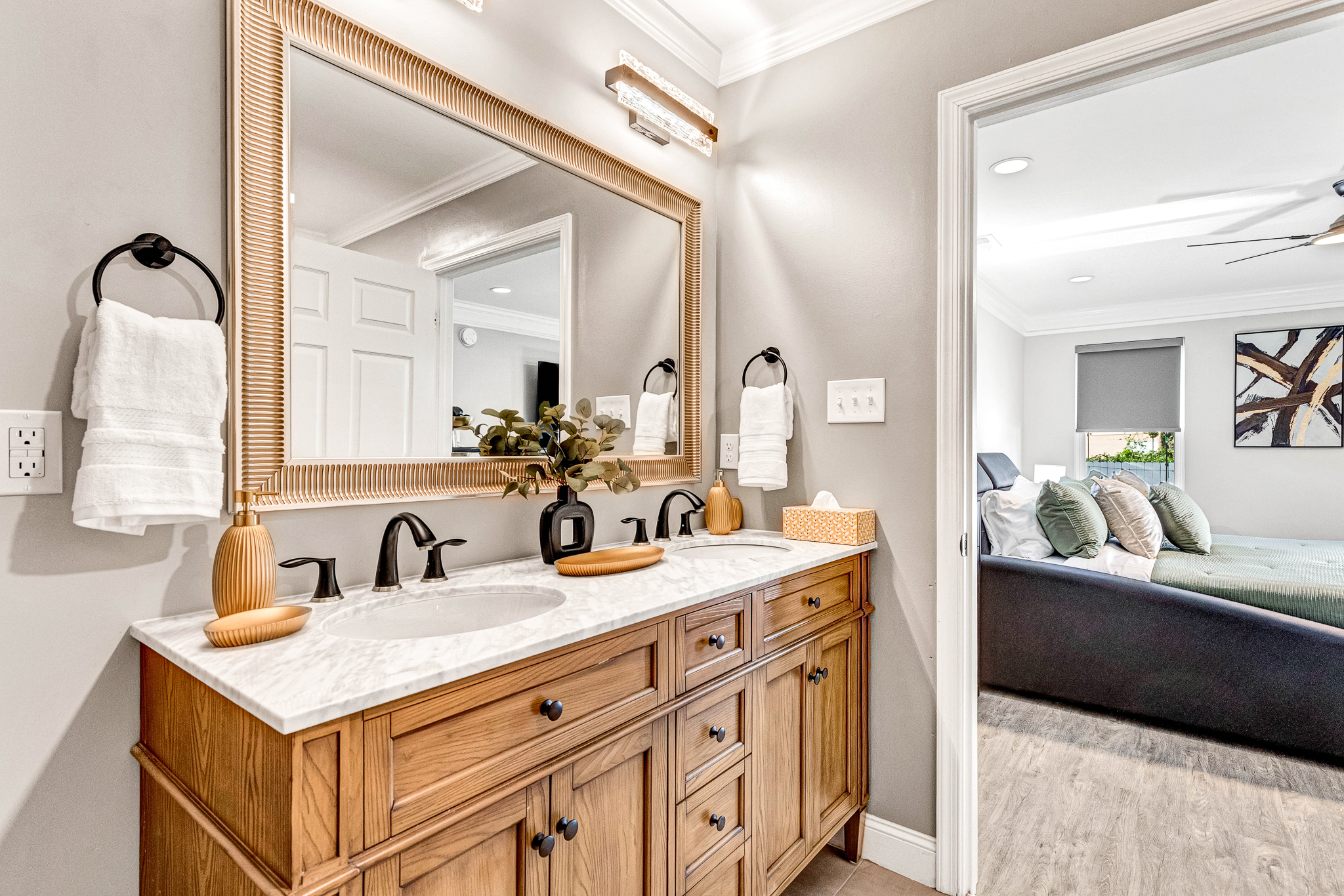 Full Bathroom 2