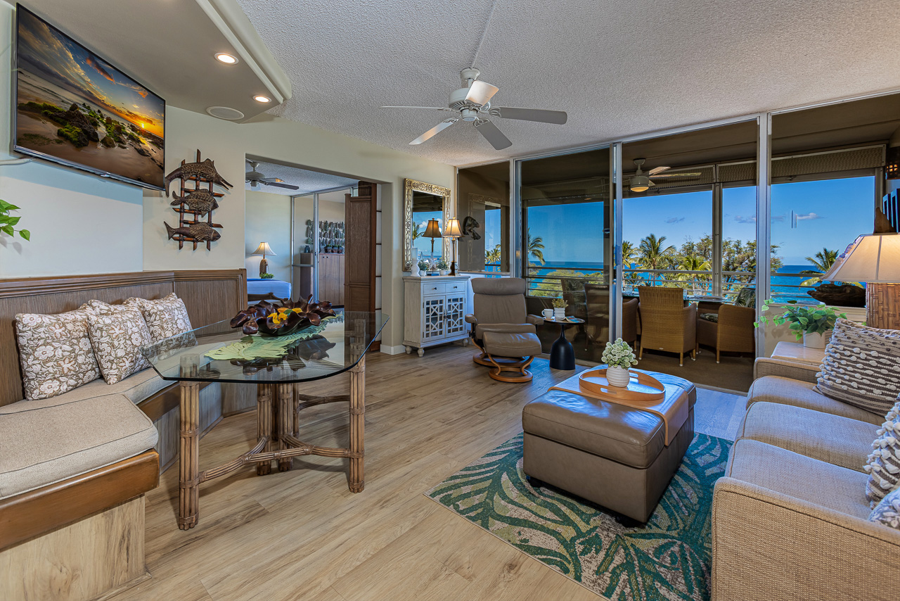 Large Glass Sliders & Windows Bring the Outside In