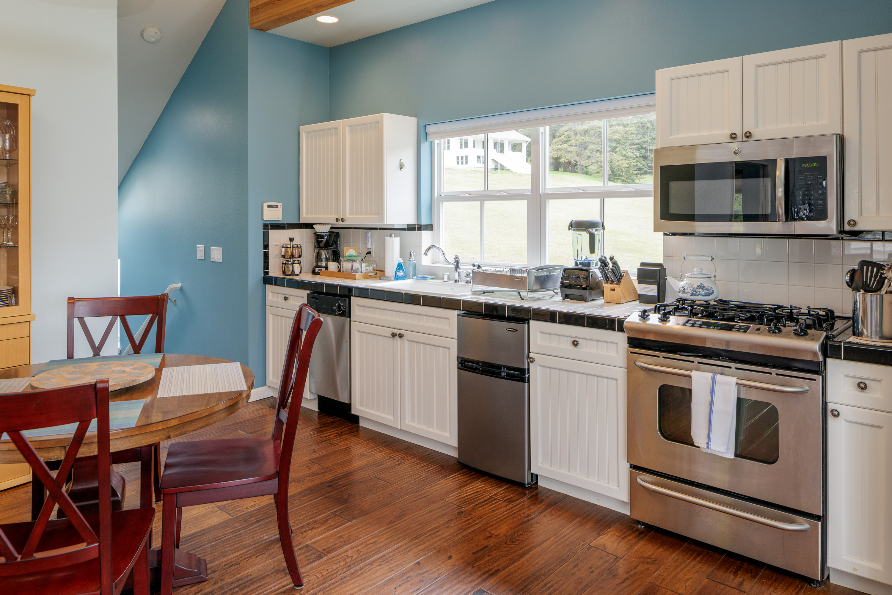 Well-stocked, Full Kitchen