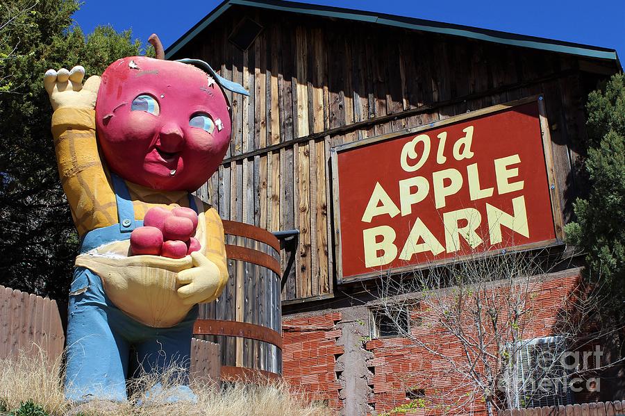 Red Apple Barn is Nearby Ellijay Cabin