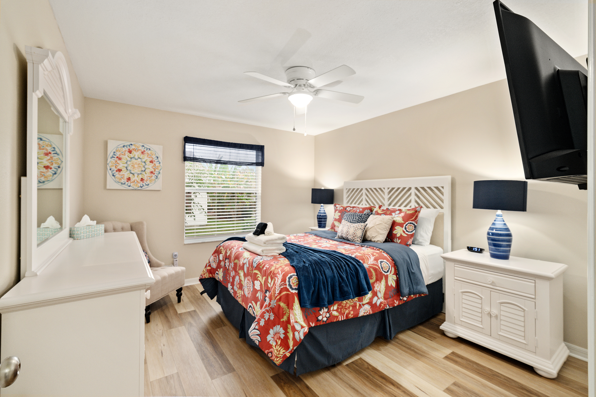 Beautiful and comfortable queen bedroom.