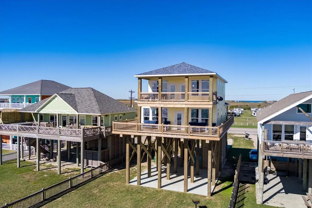 21752be7a42849dbb75ea3374006f1ef | Beachhouse | Texas | TX | Vacation Homes | Galveston | Crystal Beach | Kokomo | Breezy Days | Beachfront Elegance | Sunrise Serenity | Southern Sands Property Management, LLC