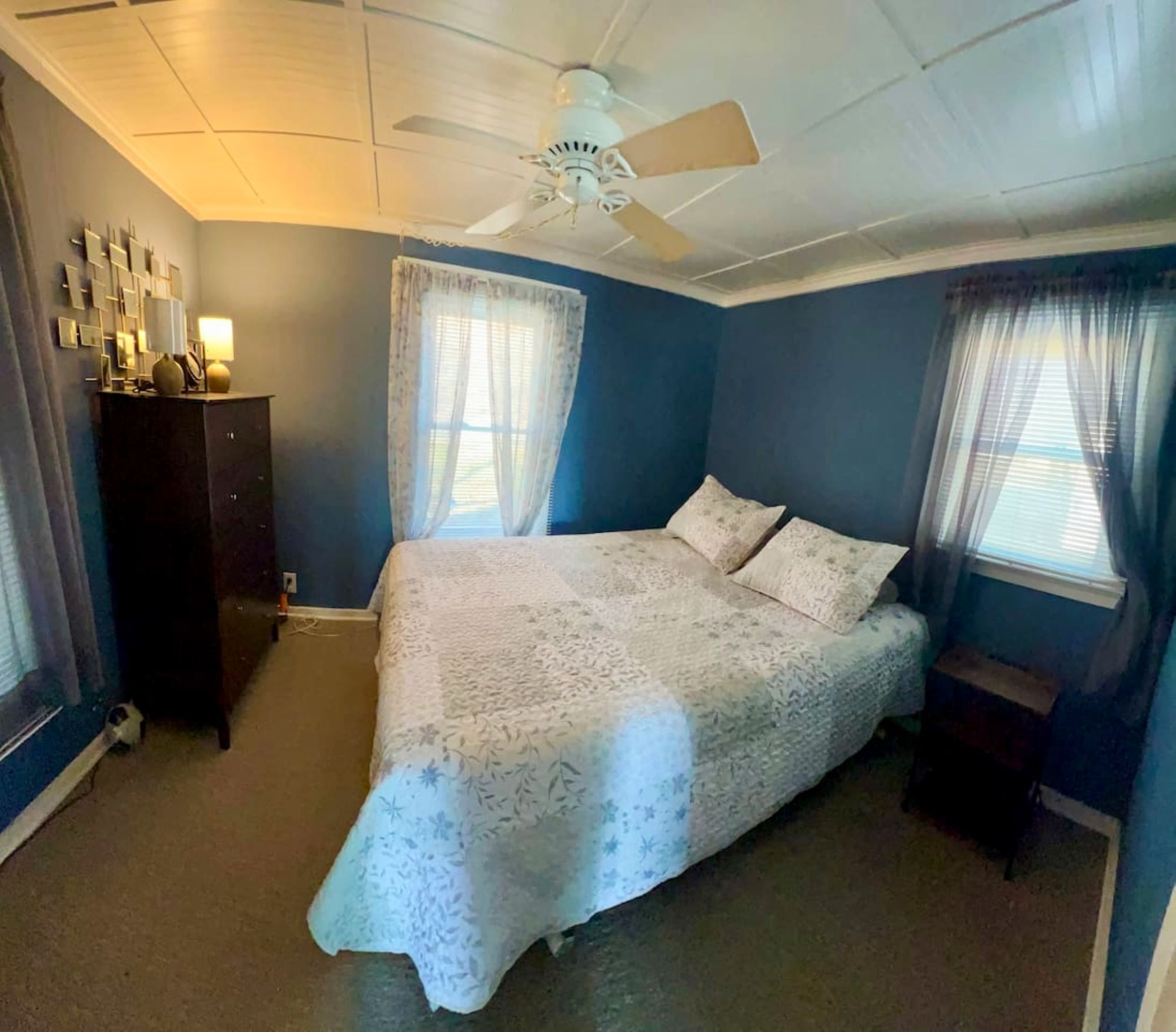 Comfortable queen size bed. First floor 