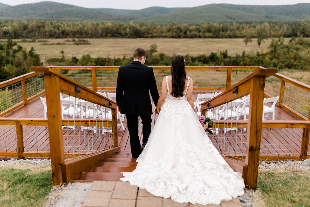 A scenic entrance for wedding photos and ceremony moments.