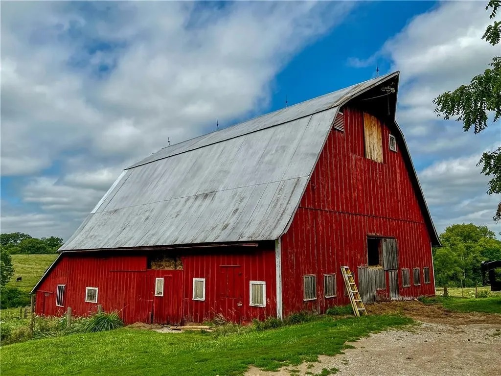 This classic red barn adds timeless character to the farm and reflects the authentic rural setting surrounding the property. It’s part of the landscape that makes this stay feel grounded, peaceful, and genuinely country.