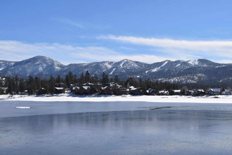 Big Bear Lake is just a short five minute drive from the cabin. Enjoy this spectacular beauty in winter and water skiing, swimming, fishing, and paddle boarding as the weather warms up!
