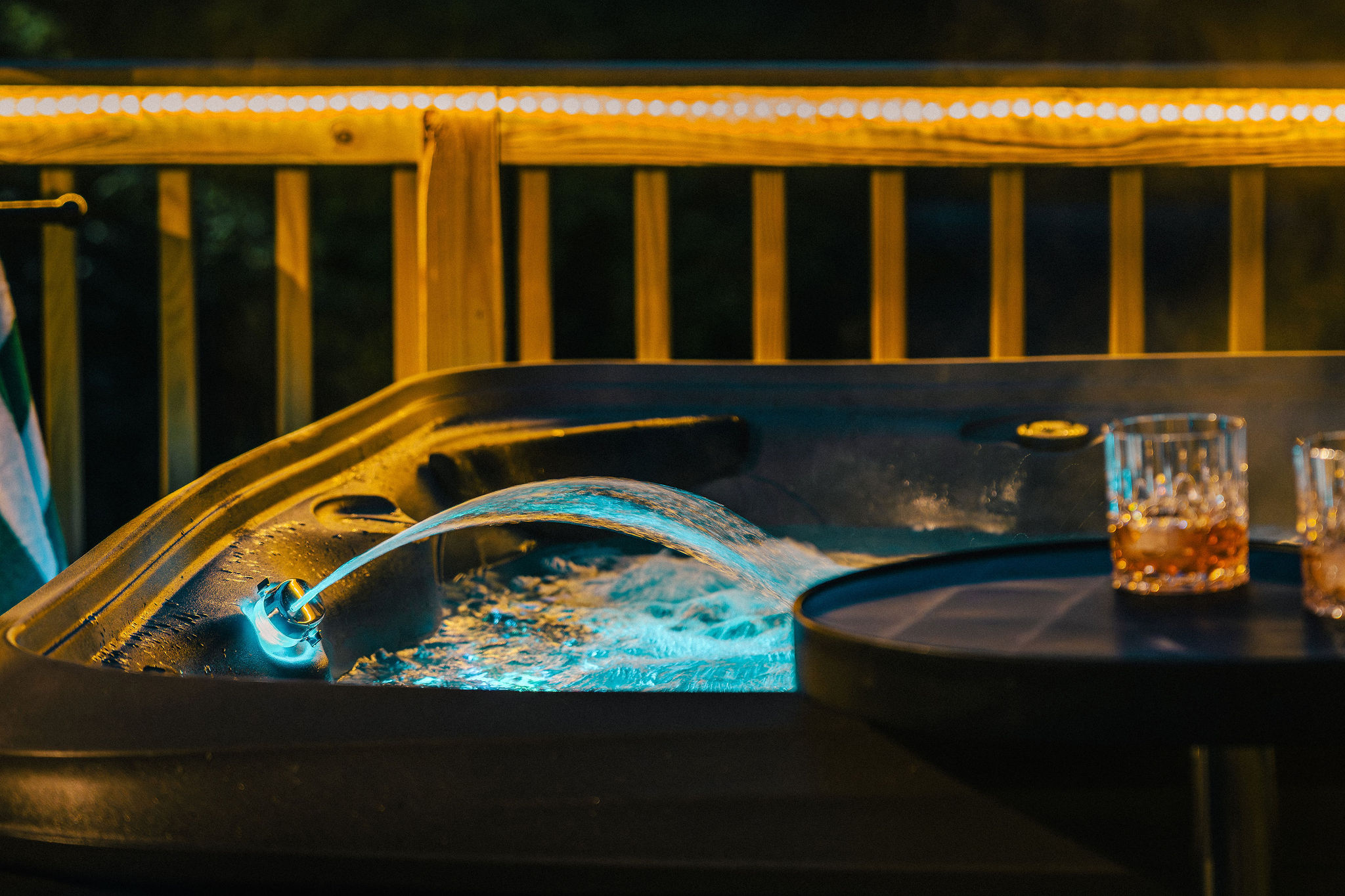 🌙 Hot tub nights under the darkest skies on the East Coast — drinks in hand, stars overhead.
