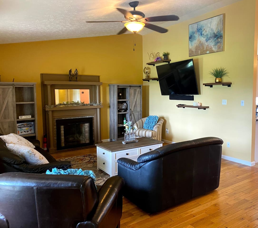 Living Room / Lounge