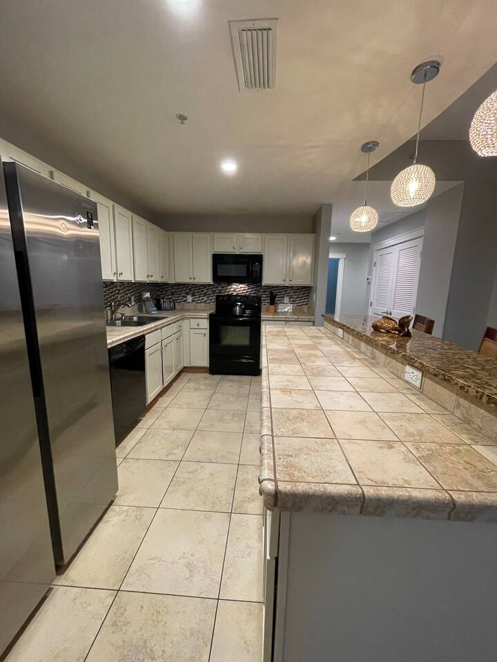 Fully stocked Kitchen with built-in USB/USB-c Ports in island outlets