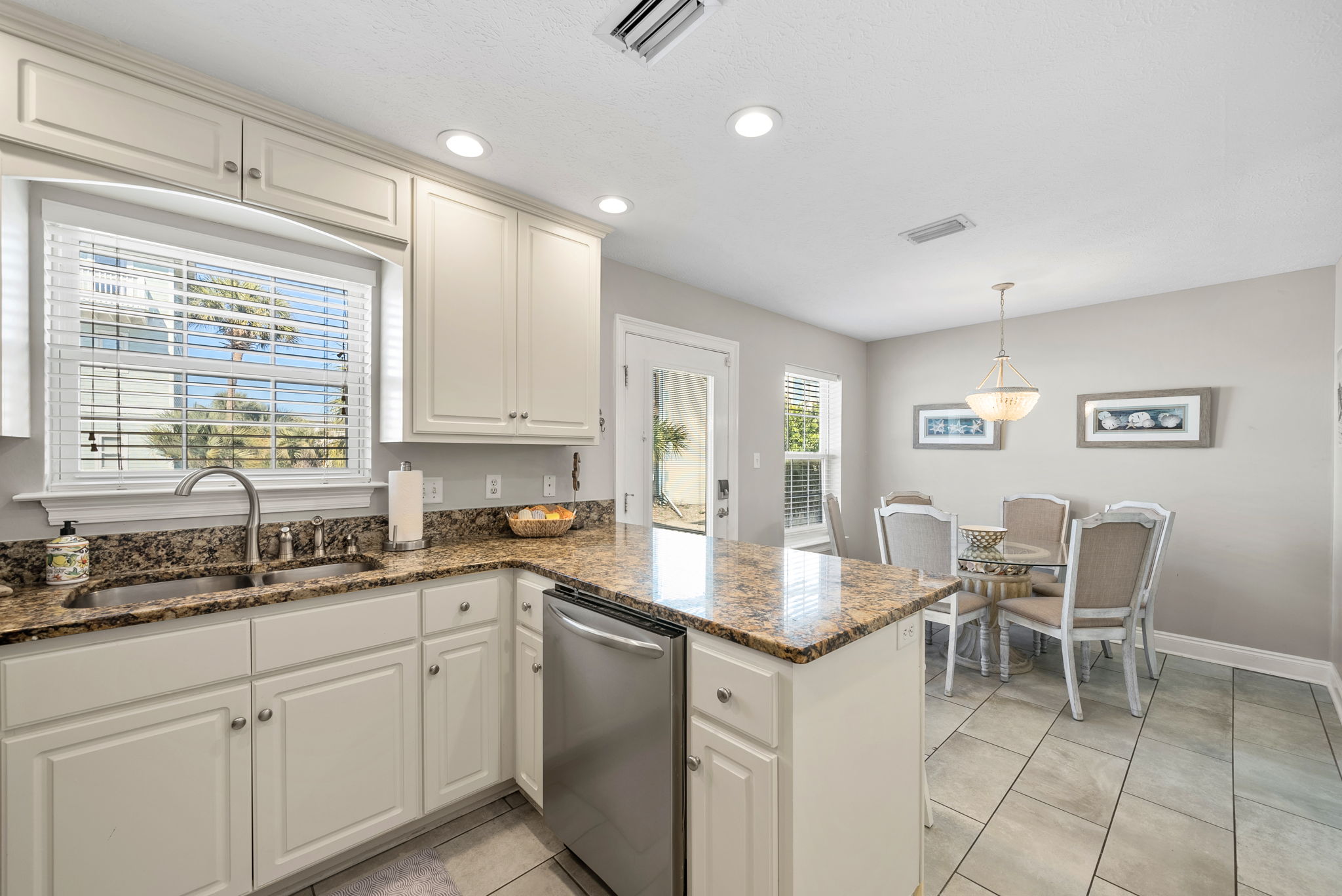 Do not have to be alone while cooking! The dining room is right there. 