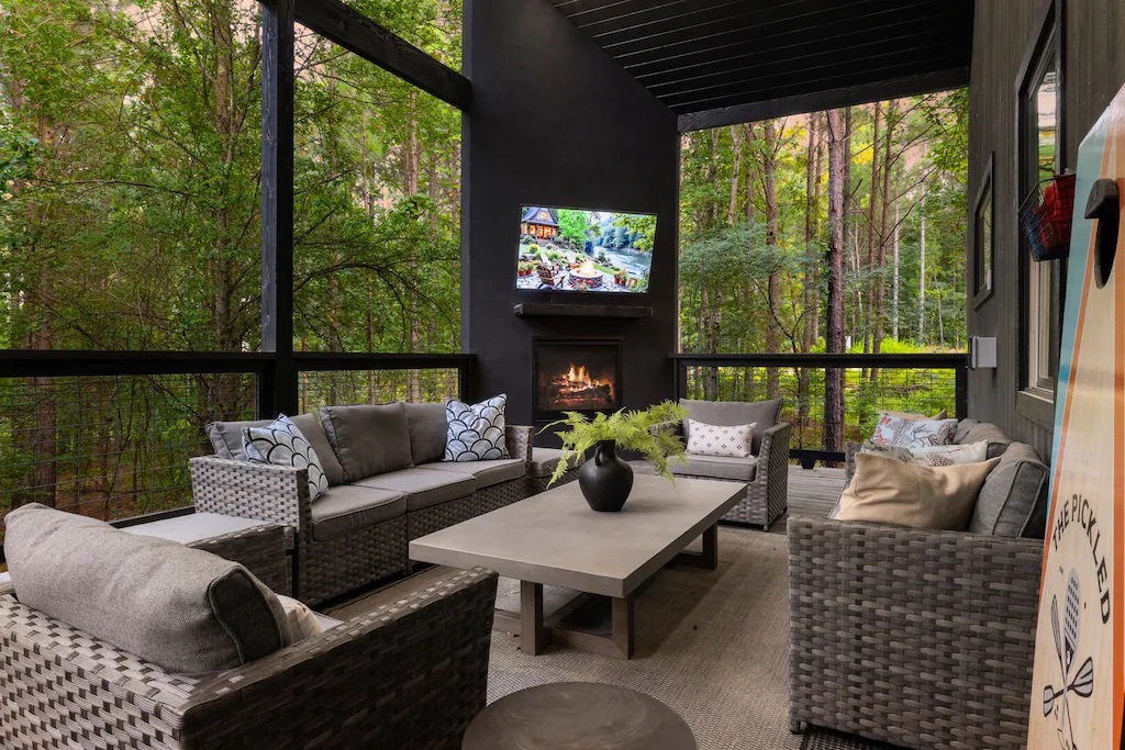 Outdoor Lounge: Relax with stunning forest views, comfy seating, and a cozy fire ambiance!