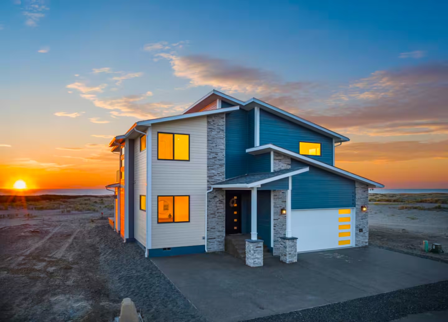 {Indigo} Welcome to your Oceanfront Retreat! Parking for 4 Cars.