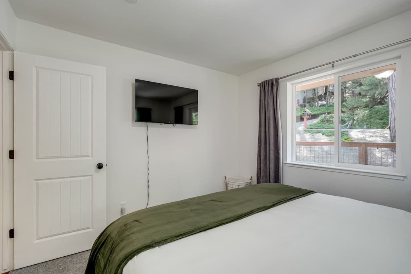 Bedroom 2 | 43" SmartTV