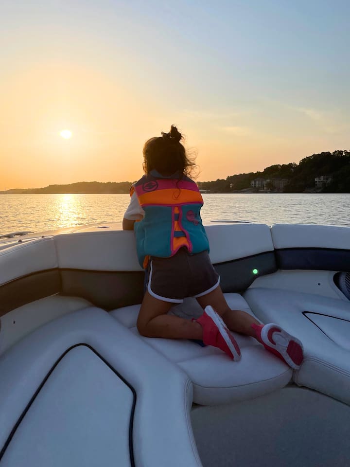 Lake‑ozarks‑sunset‑boat‑ride‑granary‑house
