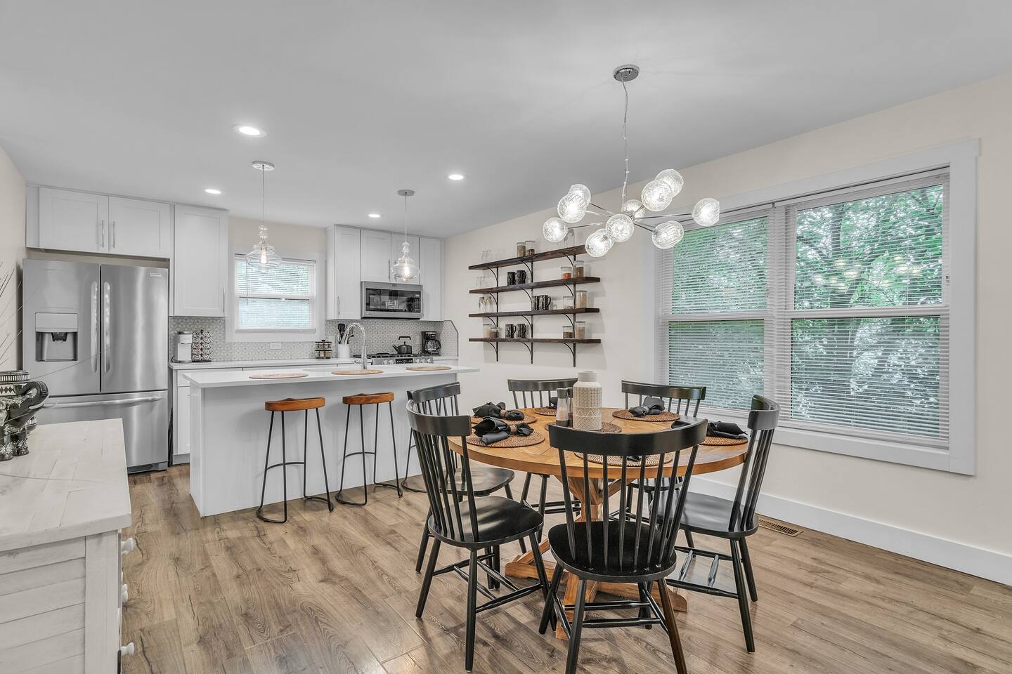 Large Dining area, Perfect for family gatherings