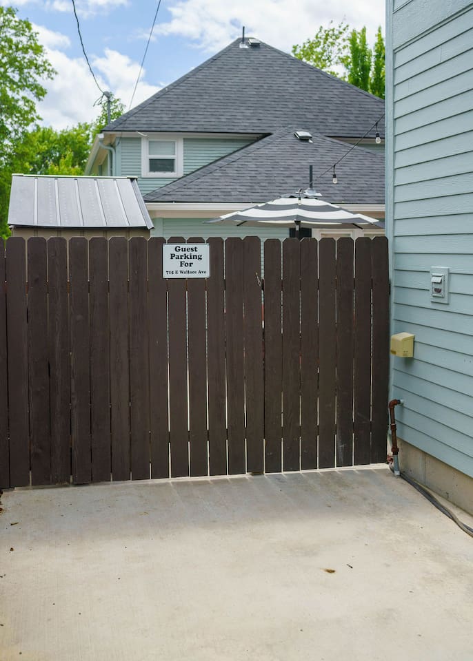 Stress-free parking: Benefit from a dedicated, off-street spot with ideal step-free access. Perfect for easily unloading luggage or groceries straight through the back entrance.