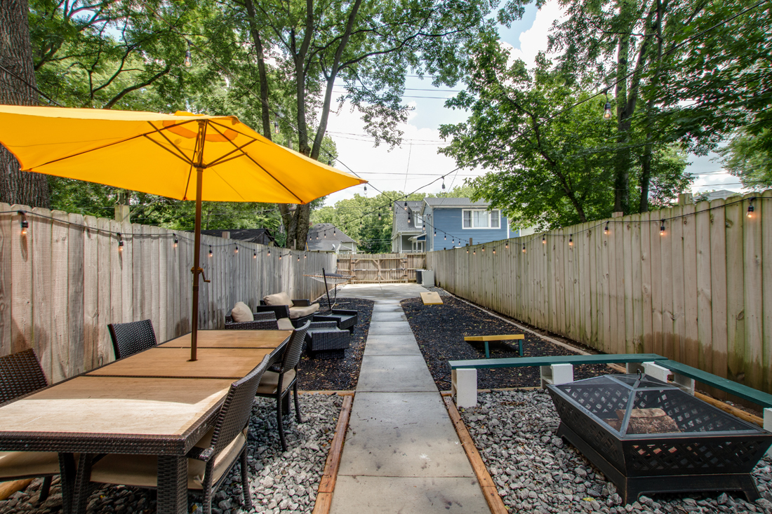 Private Backyard And Modern Design - Stunning Nashville Retreat - Nashville, TN