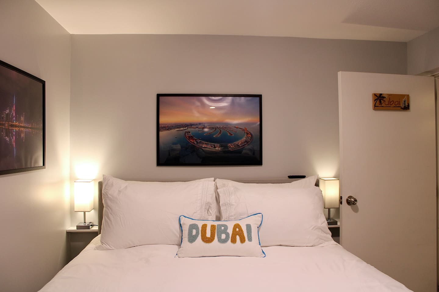 Queen Bed in the Garden Level Dubai Room.