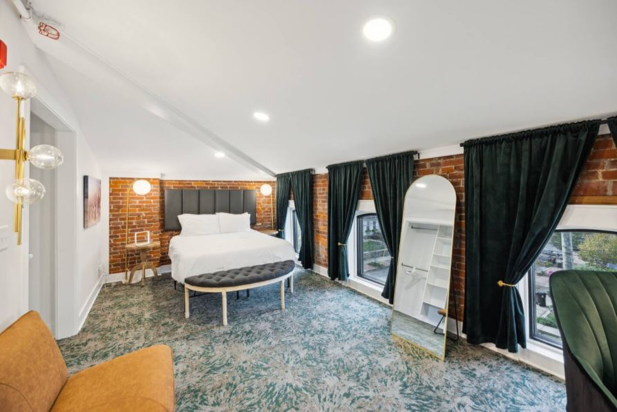 Kentucky Derby Suite Bedroom