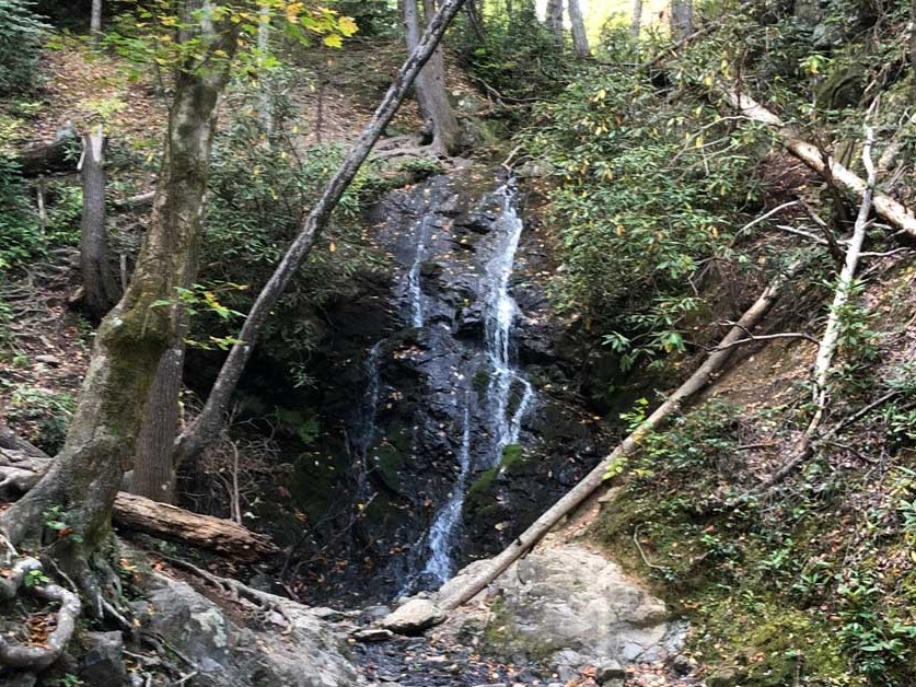 cataract falls gsmnp easy hike from  sugarlands visitor center
