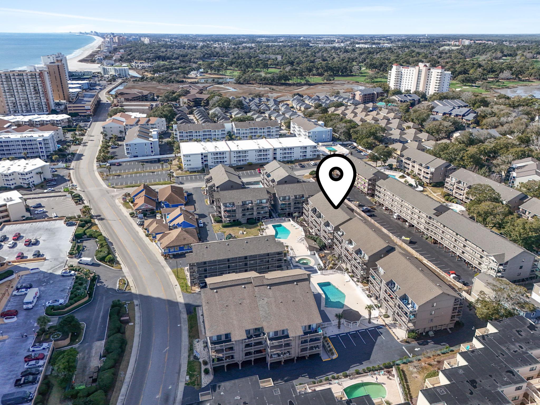 Perfectly situated on Shore Dr, close to resturants, the Apache Pier and only steps to the beach