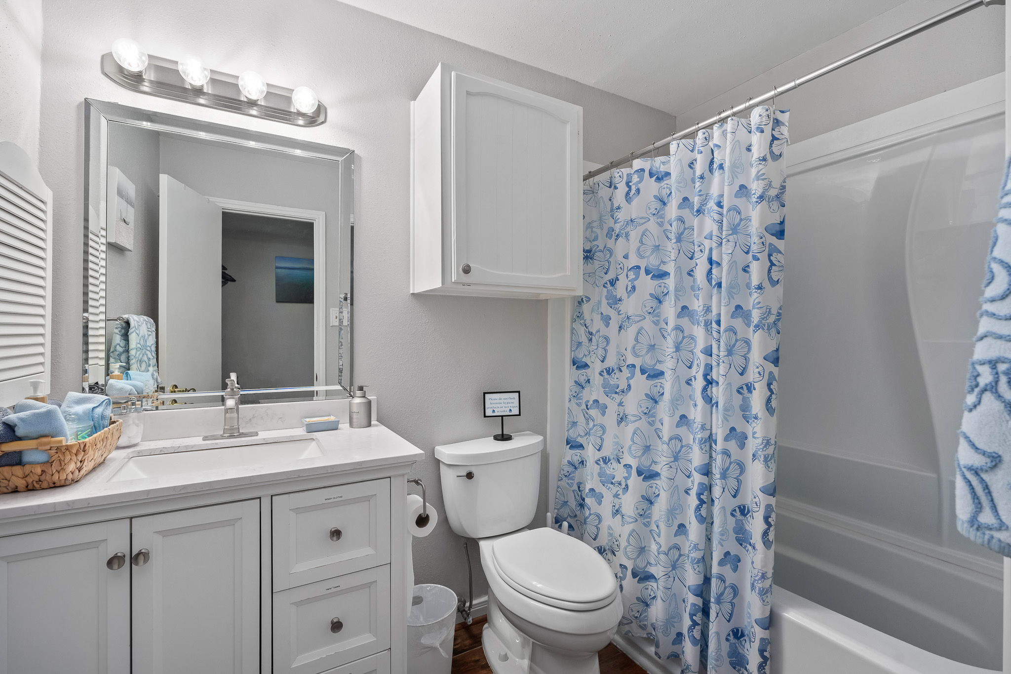 The guest bathroom is stocked with more essentials than you can imagine—from plush towels and lotion to cotton swabs and extras you didn’t even know you needed. Just unpack and unwind.