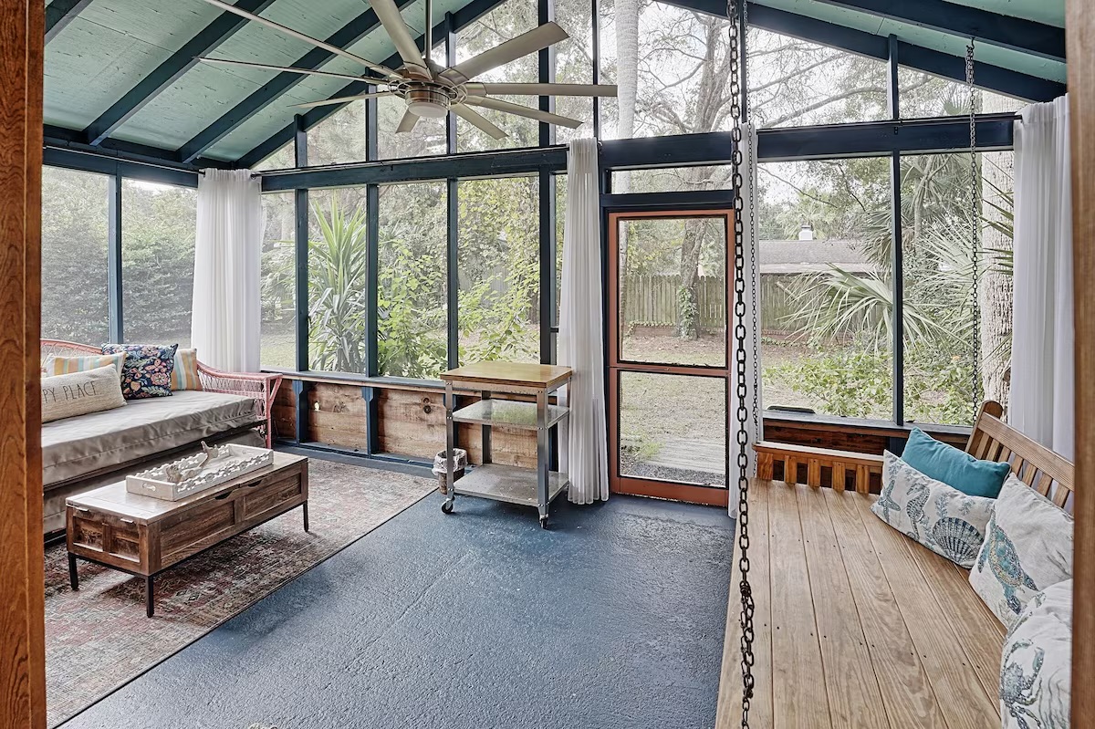 25 21st Avenue | Seas the Day | Screened Porch | IOP Escapes