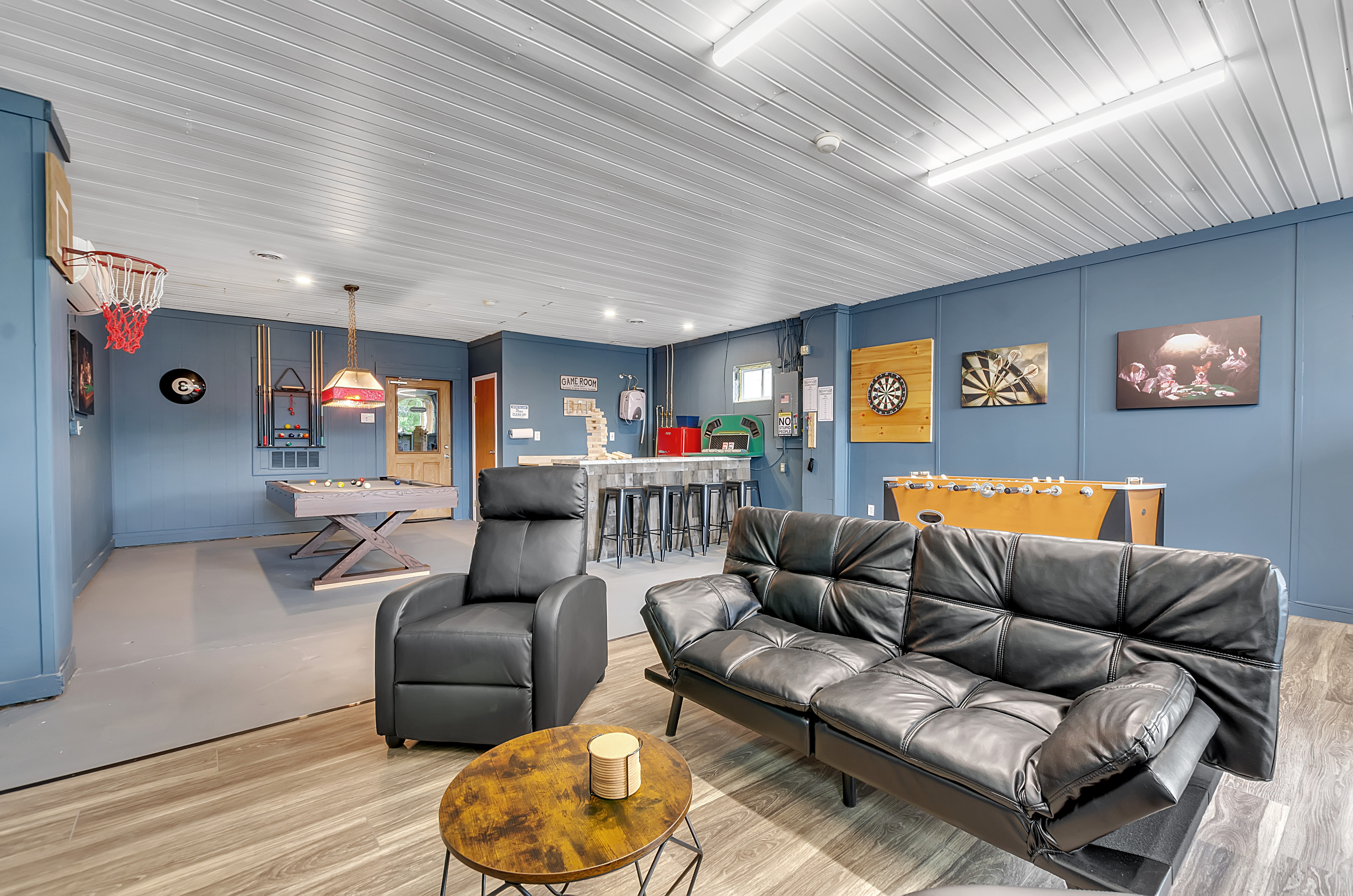 Mineral Springs Whole House — West Seneca, NY — vacation rental