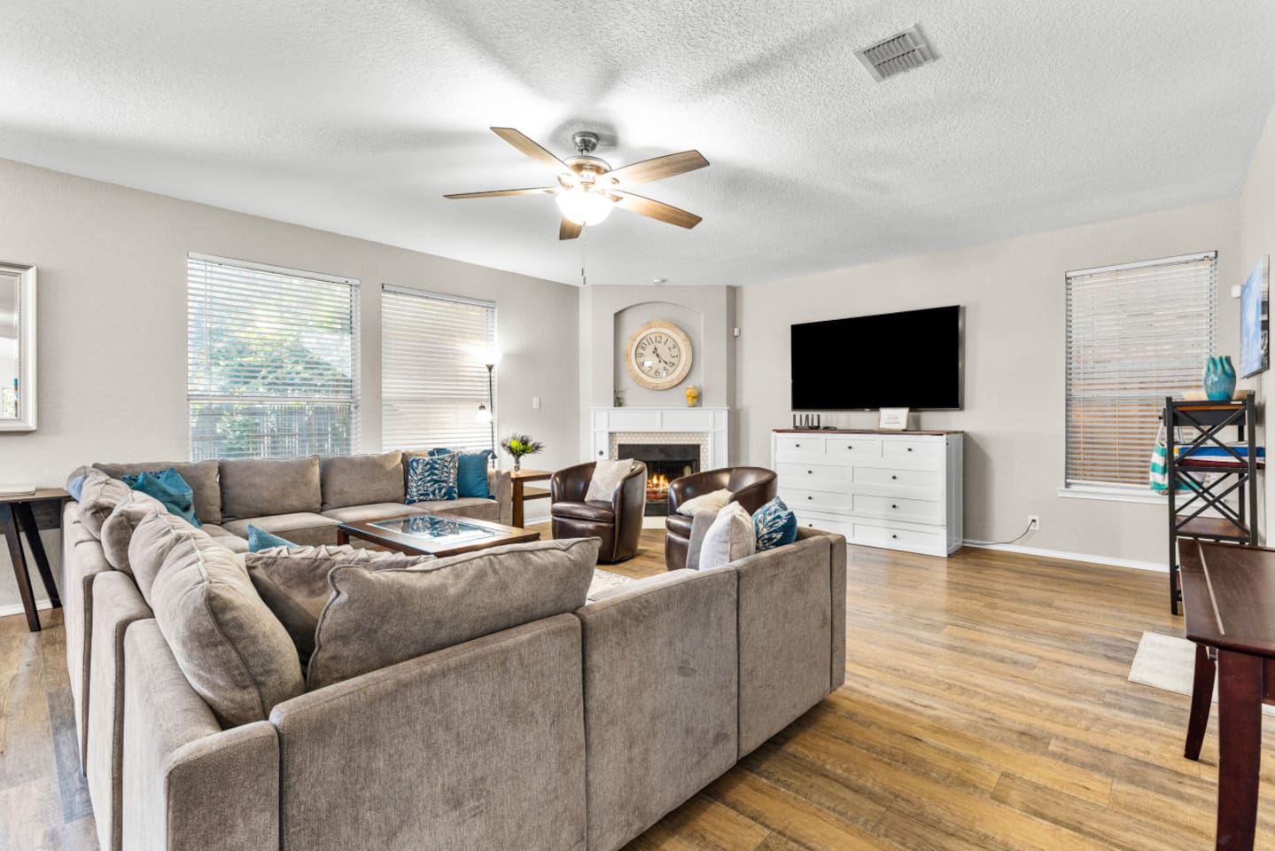 Modern living space with comfortable seating, HD streaming, and a pull-out dresser bed for added sleep options during multi-family getaways.