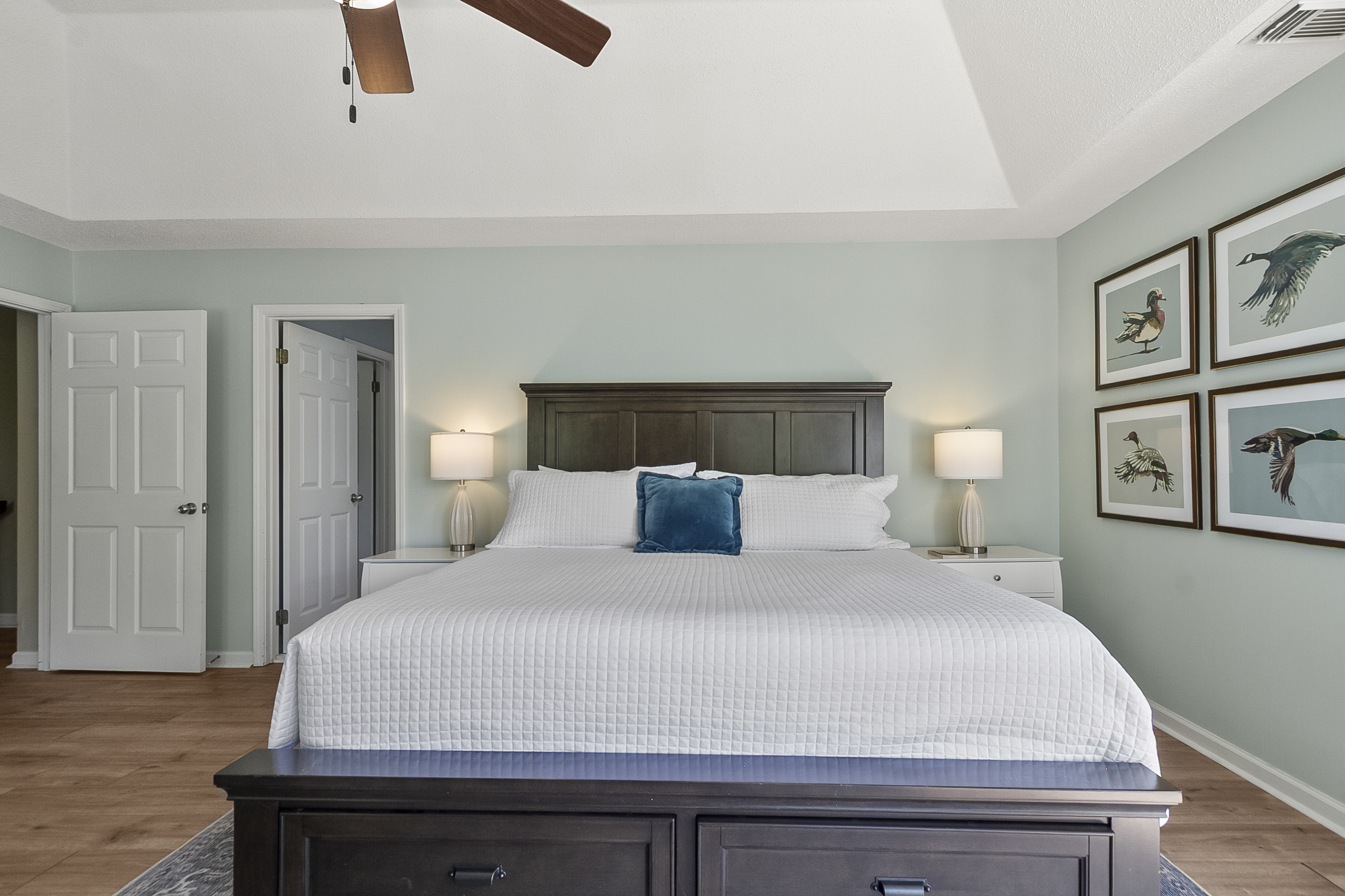 Master Bedroom l Smart TV with Cable l Access to Balcony/Sun Deck