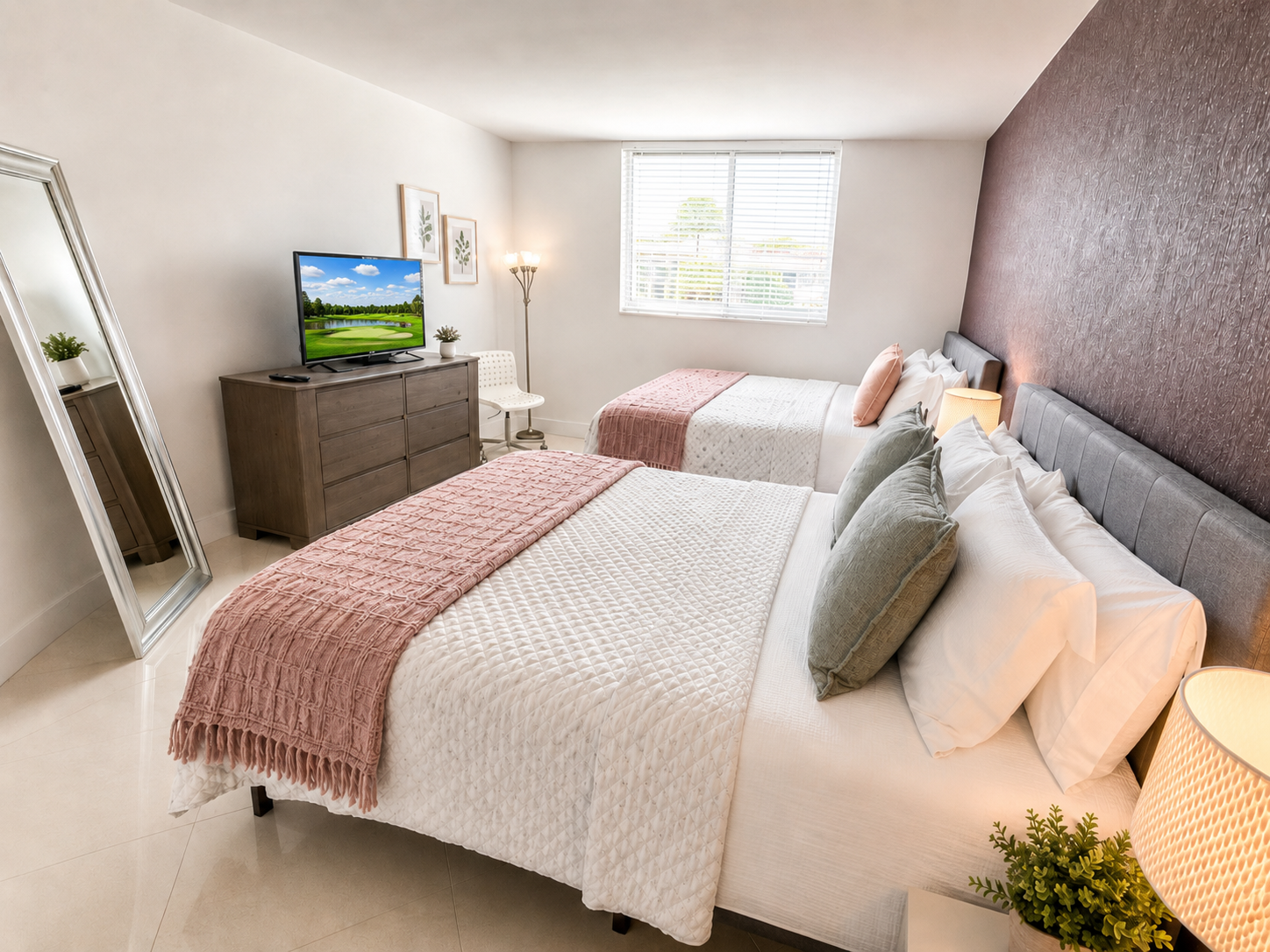 Two comfortable queen beds and a 50' LED TV with cable 