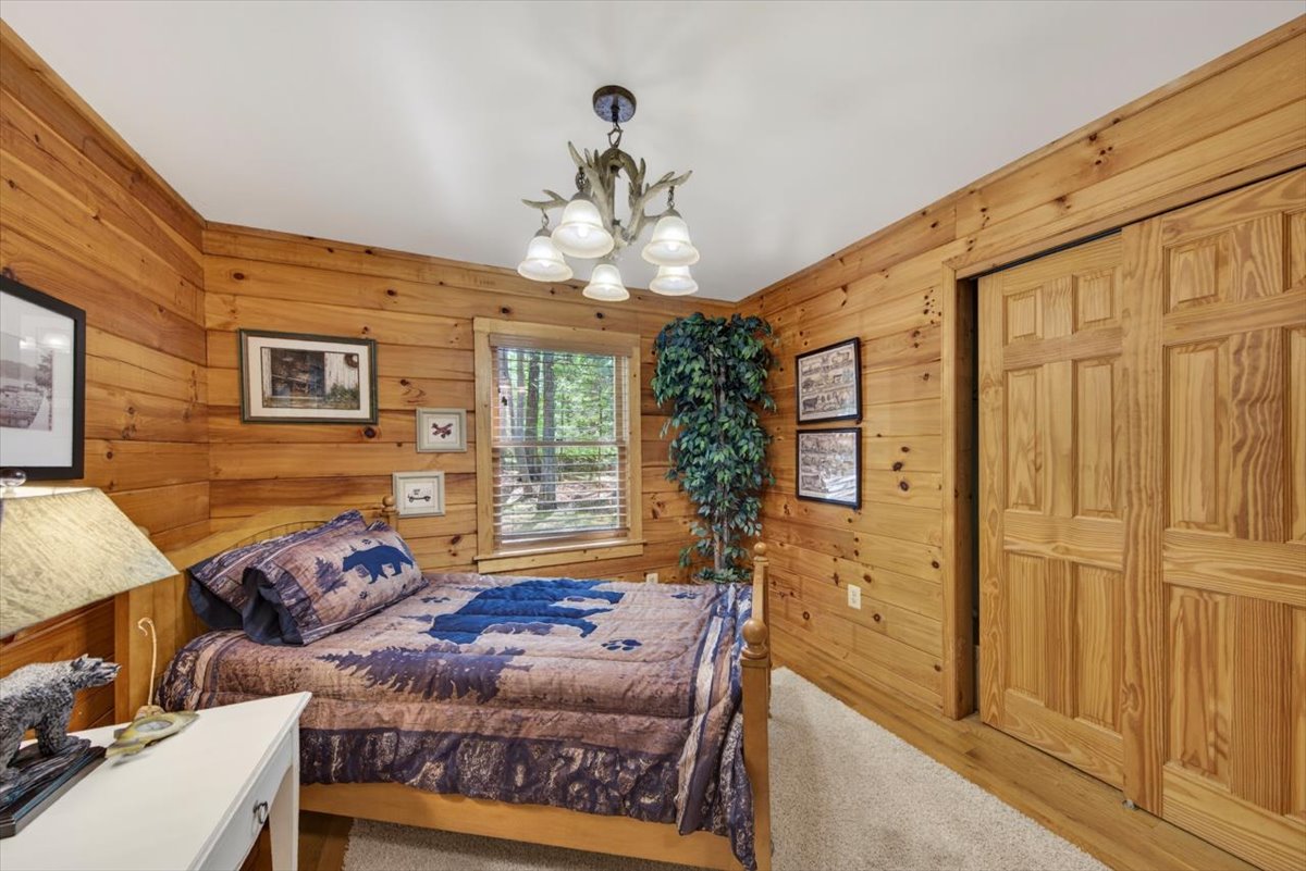 Cozy twin bedroom—perfect for kids or a quiet solo retreat.