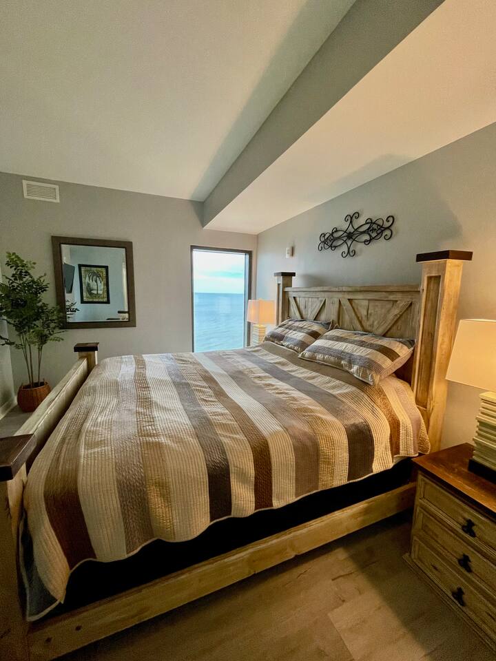 West Master bedroom King Bed
