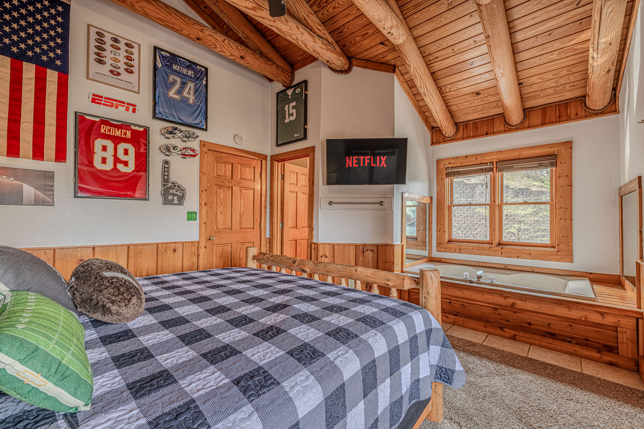 Upstairs king bedroom
