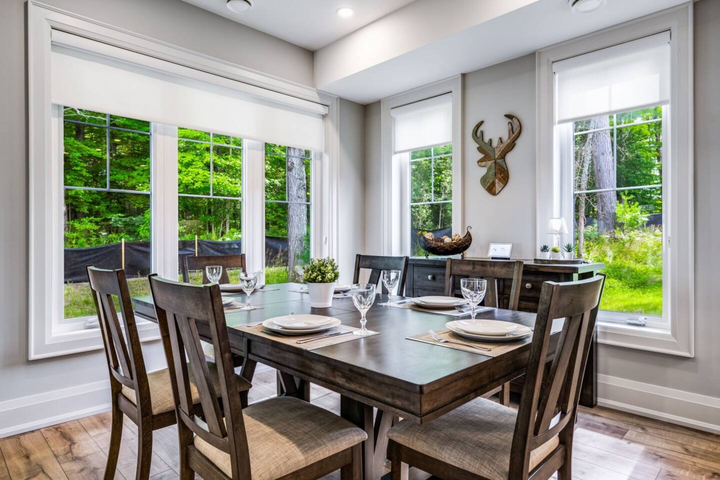 Where fresh meals, good conversation, and Muskoka evenings meet.