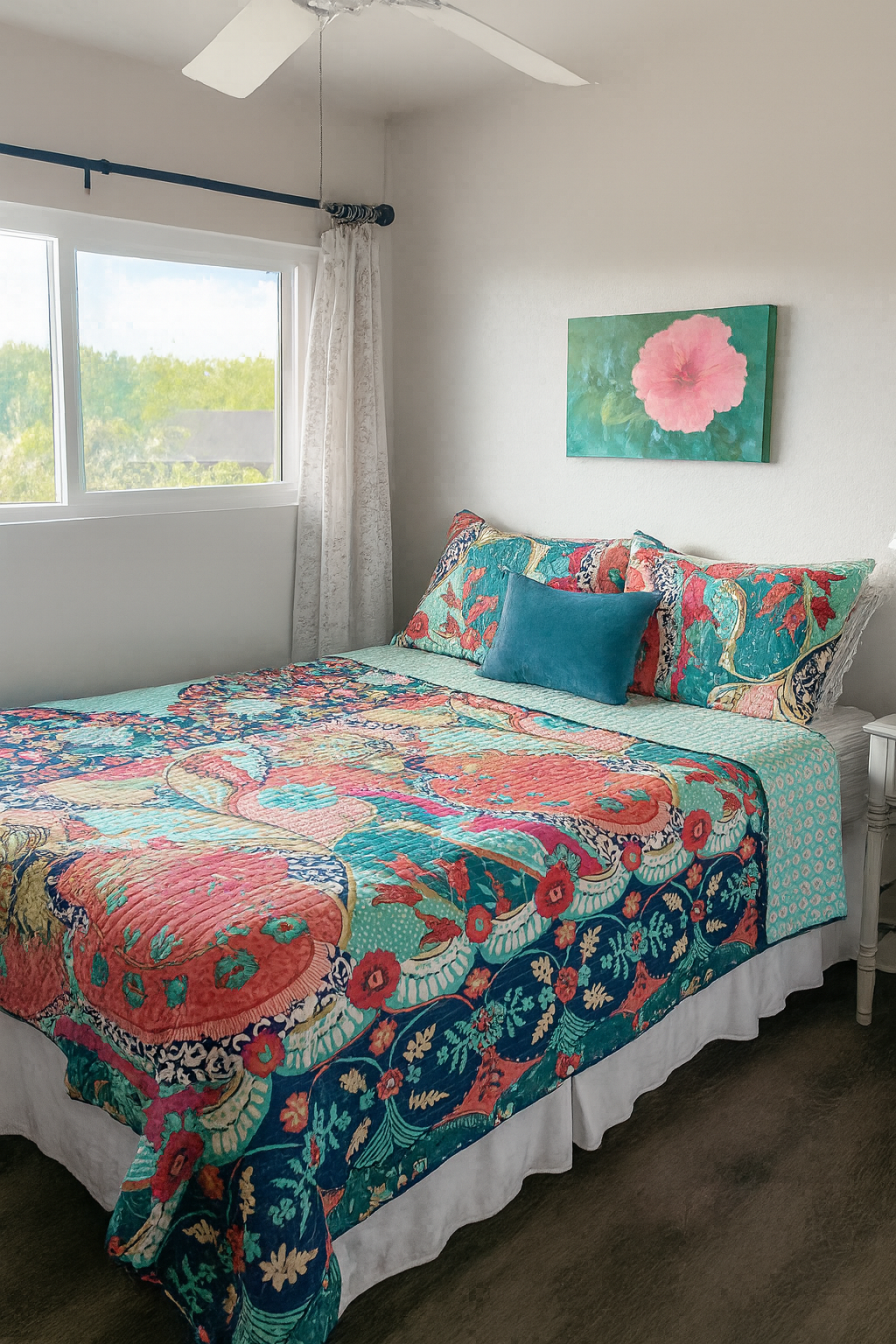 queen bedroom 1 with air conditioning