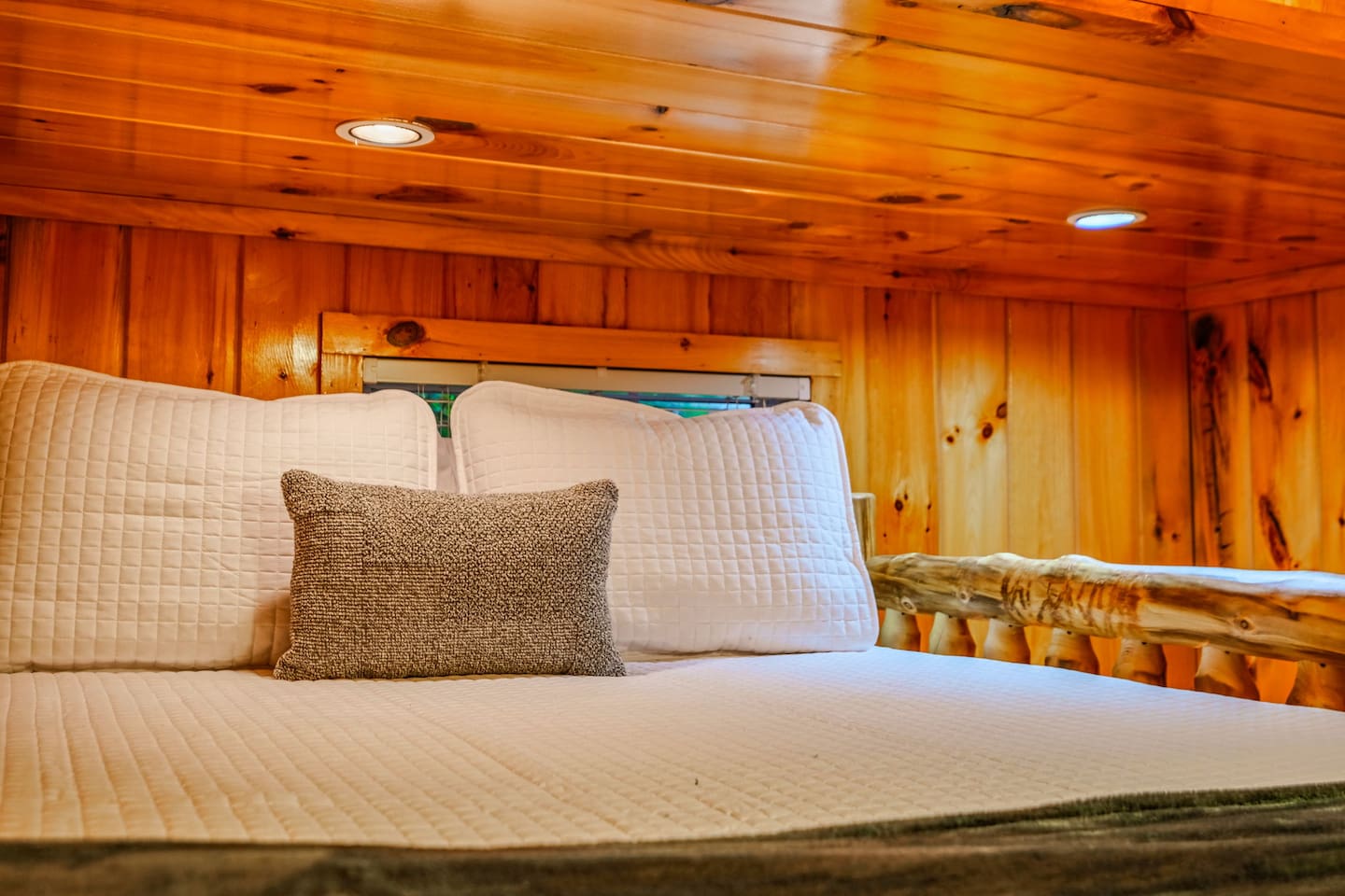 Main level Queen Bunkbed