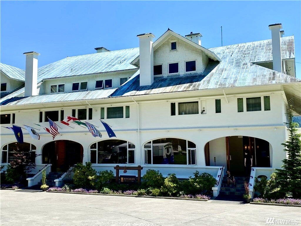 Go to the mansion for dinner & cocktails