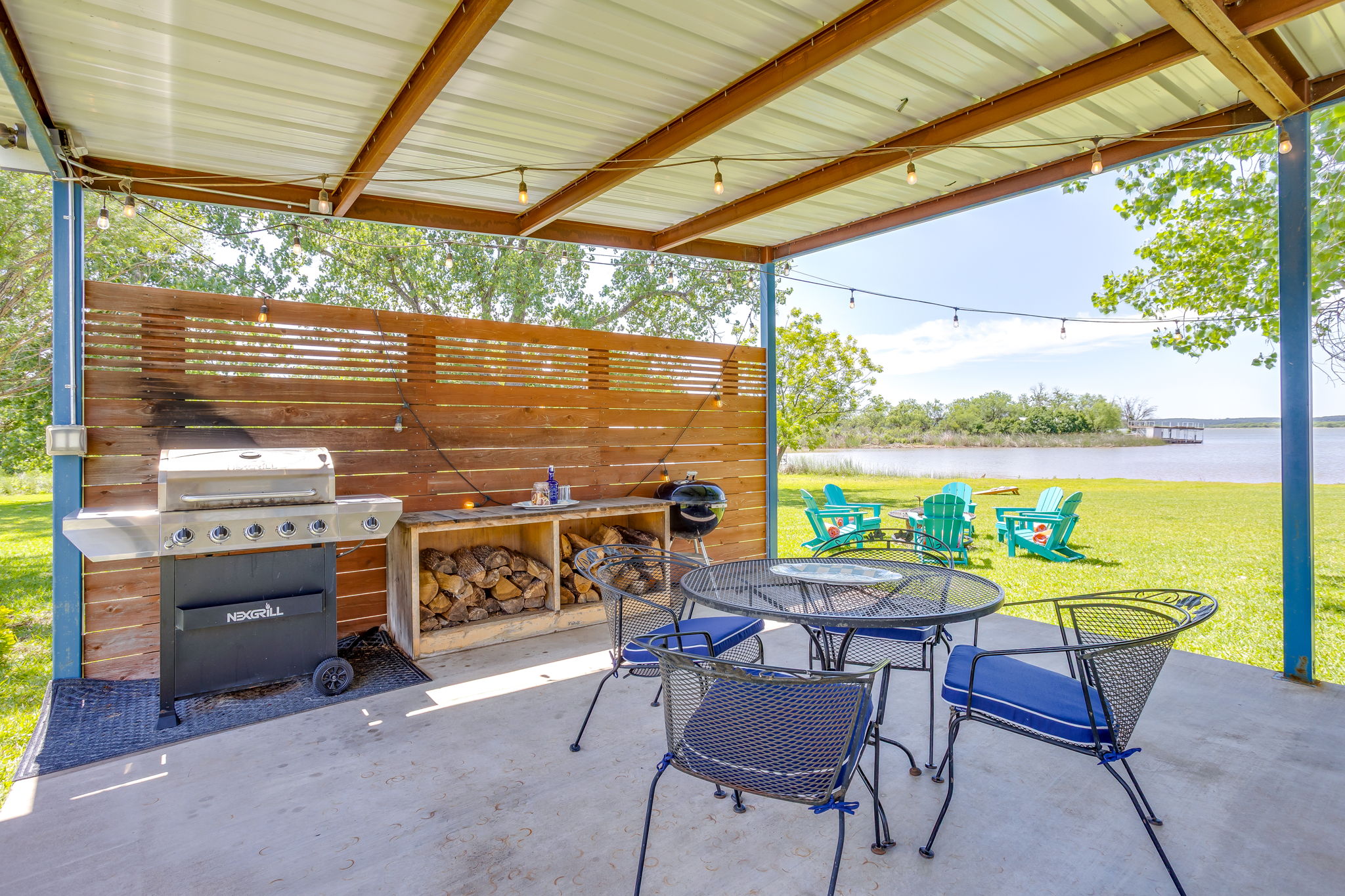 Outdoor covered patio with gas grill, charcoal grill and lots of seating