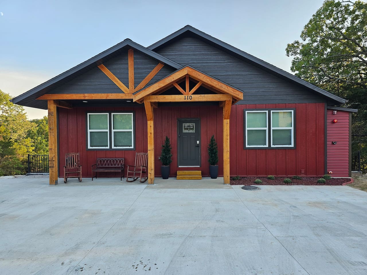 Modern Branson retreat tucked into central Branson but without the noise.