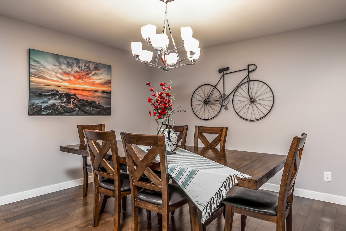 Dining space to accommodate a large group. Plenty of seating and extra chairs.
