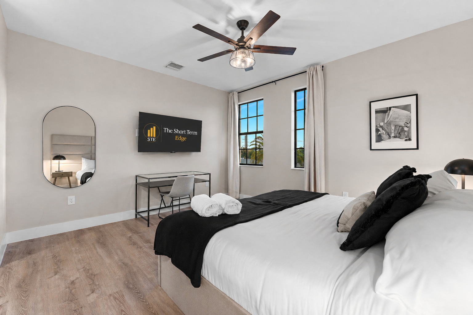 🌿 Quiet upstairs King retreat with soft tones and shared bath access.