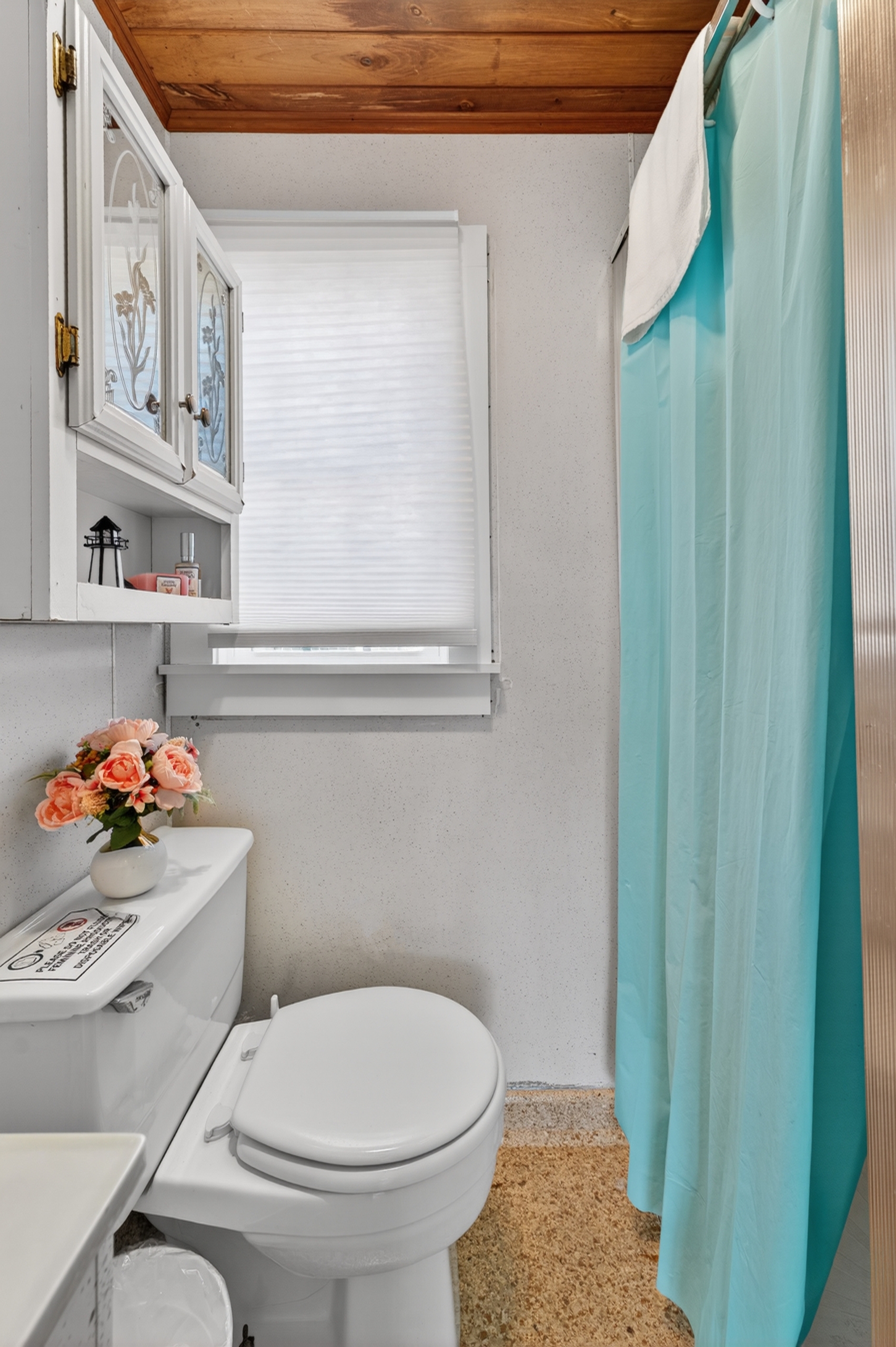 A bright full bathroom with a shower made for relaxing moments.