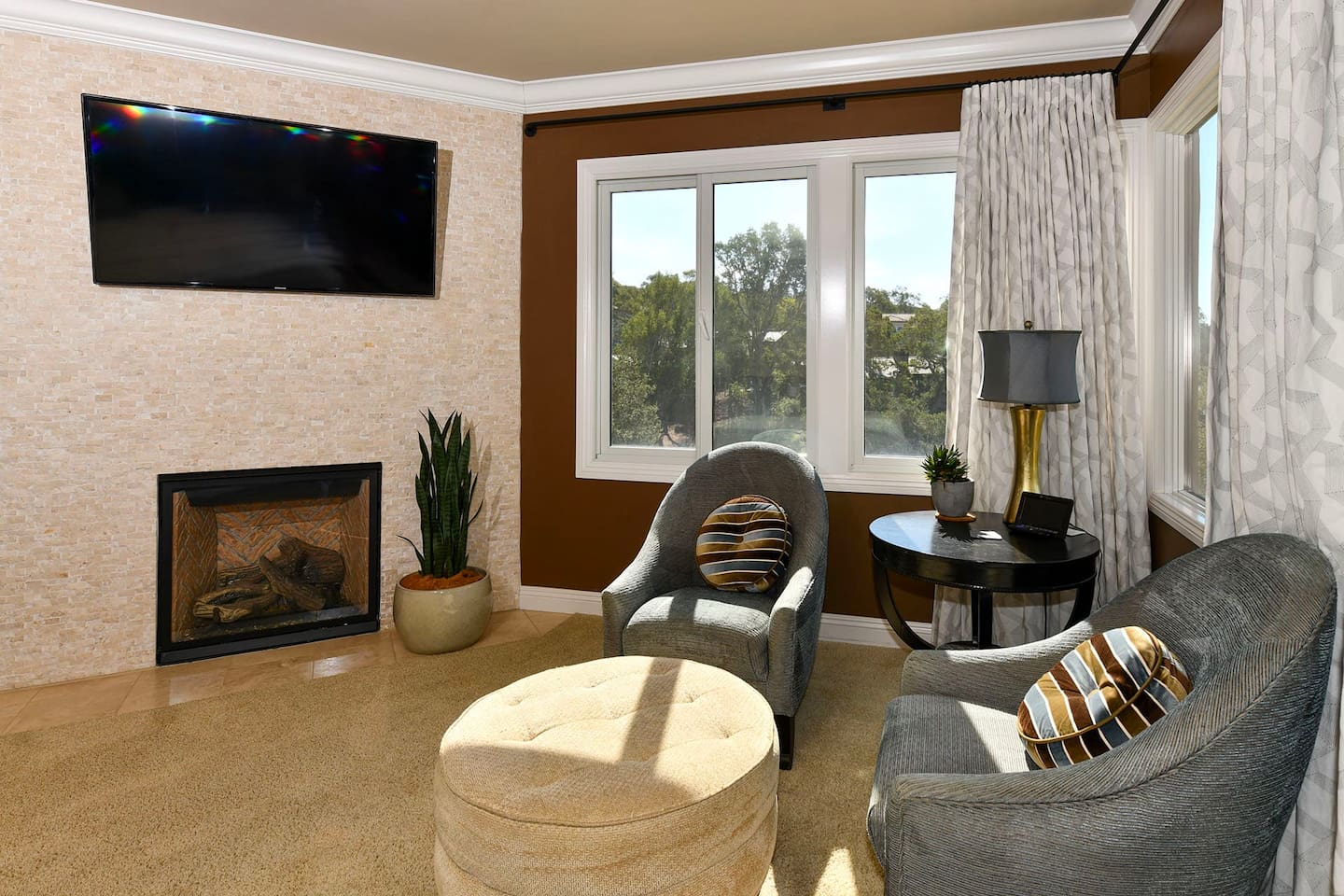 Primary bedroom with king bed, smart tv, andfireplace.