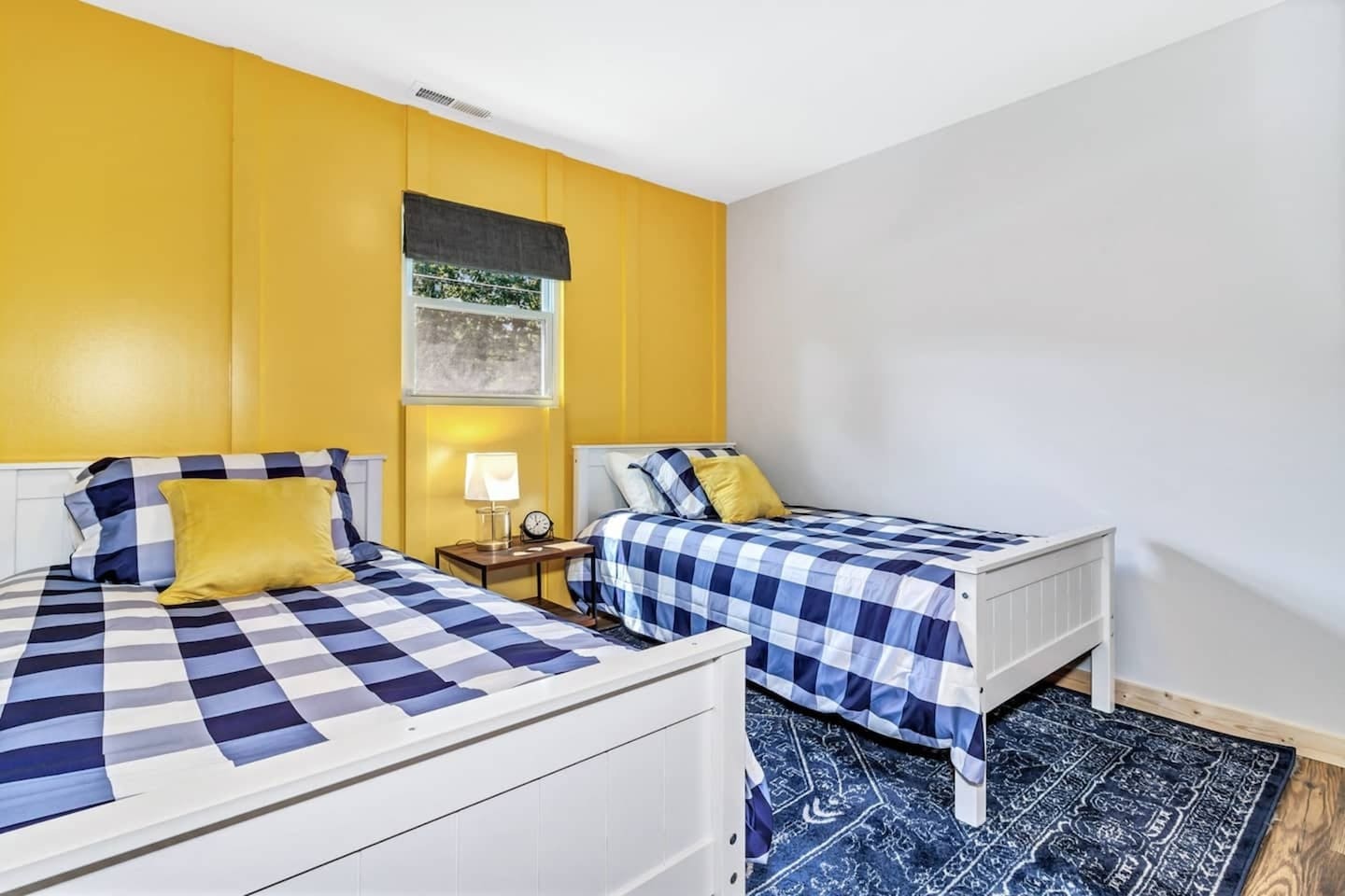 Secondary Bedroom - Two Twin Beds