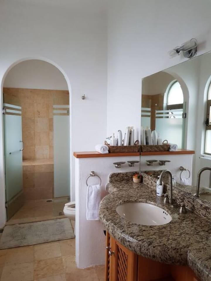 Suite III (2nd Flr) - Bathroom